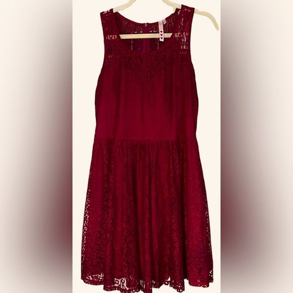Three Hearts Dresses & Skirts - THREE HEARTS Solid Burgundy Sleeveless Lace Dress w/Flare Skirt, Sz Large, GUC.